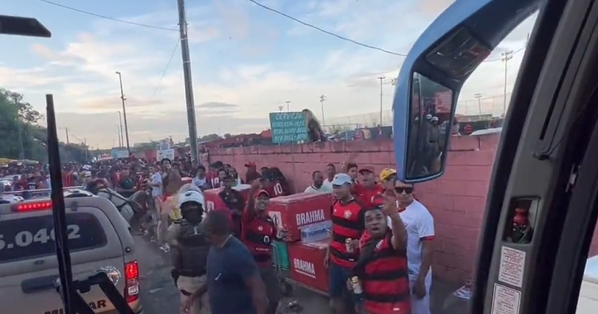 Atlético-GO revela vídeo com torcedores do Vitória lançando objetos em ônibus