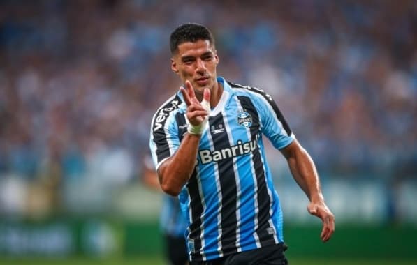 Suárez comunica Grêmio possibilidade de aposentadoria por dores no joelho