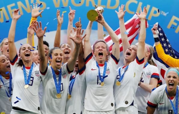 Estados Unidos tetra e Brasil buscando a primeira taça; confira quem já venceu a Copa do Mundo Feminina 
