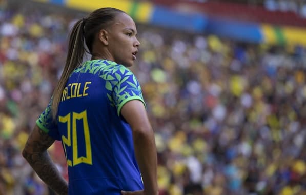 Com entorse no tornozelo, atacante não preocupa seleção feminina para estreia na Copa do Mundo