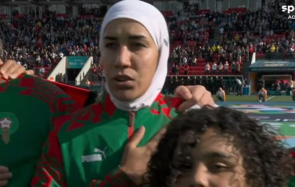 Marroquina faz história ao usar hijab em jogo da Copa do Mundo Feminina