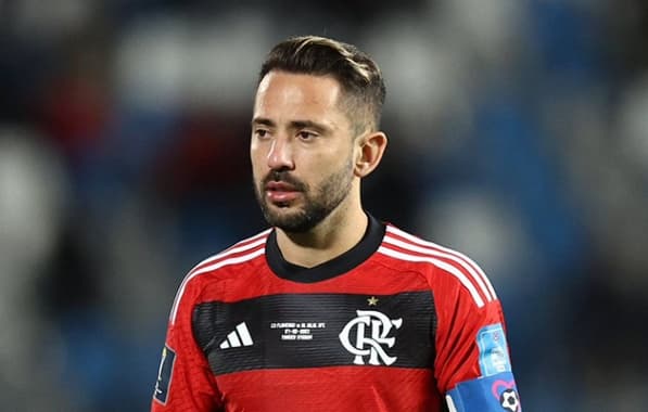 Flamengo e Everton Ribeiro avançam em negociações por renovação de contrato, diz site