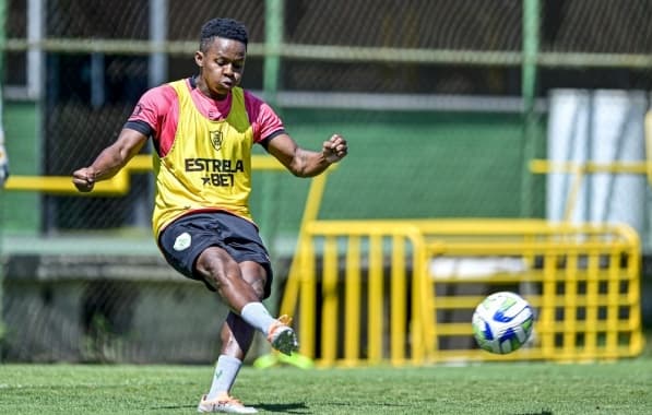 Santos assina pré-contrato com meia equatoriano Juan Cazares