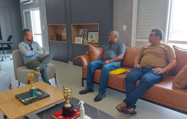 Ricardo Lima recebe diretoria do Ypiranga na sede da Federação Bahiana de Futebol