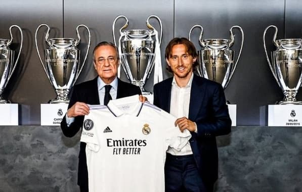 Carlo Ancelotti oferece a Luka Modric vaga na comissão técnica do Real Madrid