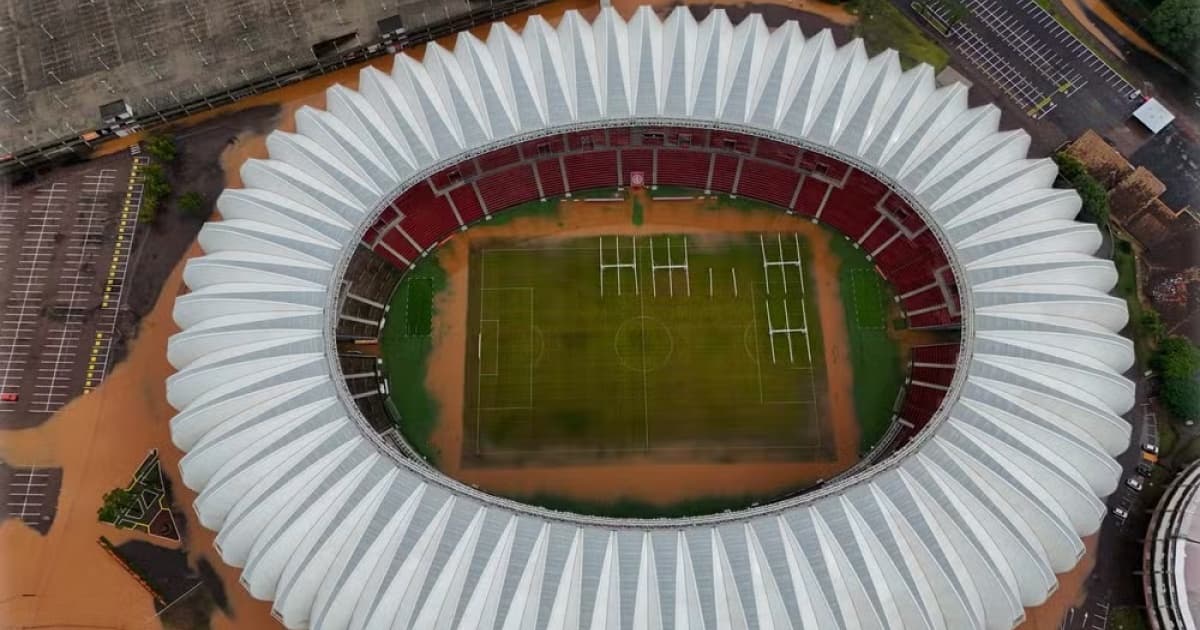 Gramado do estádio Beira-Rio é atingido por alagamento em Porto Alegre; veja fotos