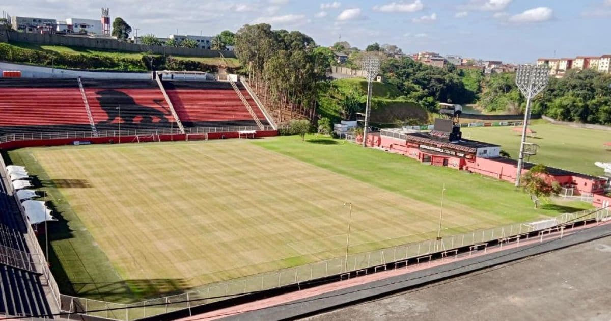 De olho na temporada 2023, Vitória inicia manutenção do gramado do Barradão