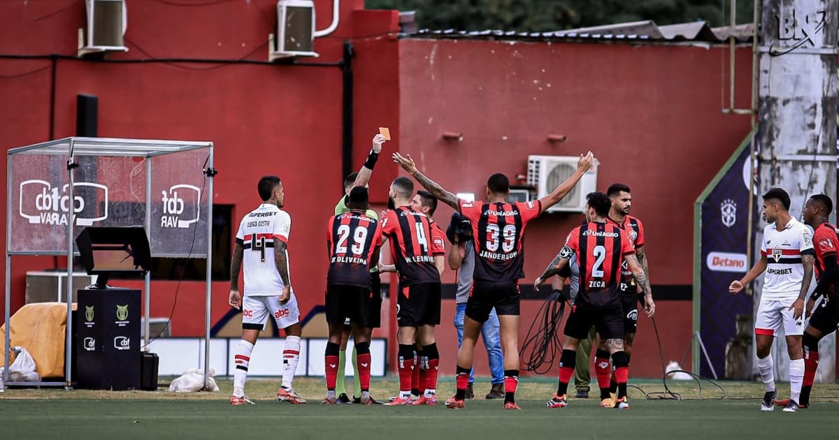 Wagner Leonardo desabafa após expulsão no jogo entre Vitória x São Paulo: "Arbitragem nos prejudicando"