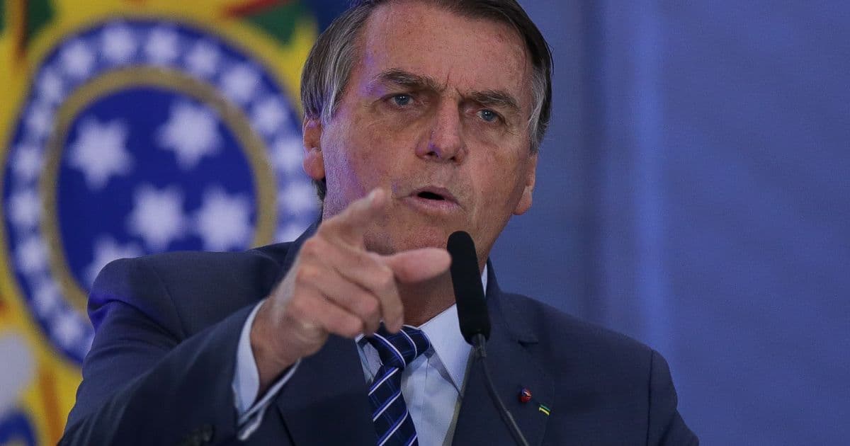 Bolsonaro diz que TSE 'arrebentou a corda' e que ministros do STF 'têm exagerado'