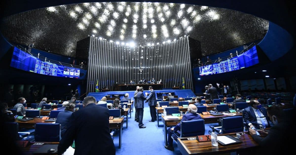 Senado aprova em 1º turno PEC que amplia teto de gastos para Bolsa Família
