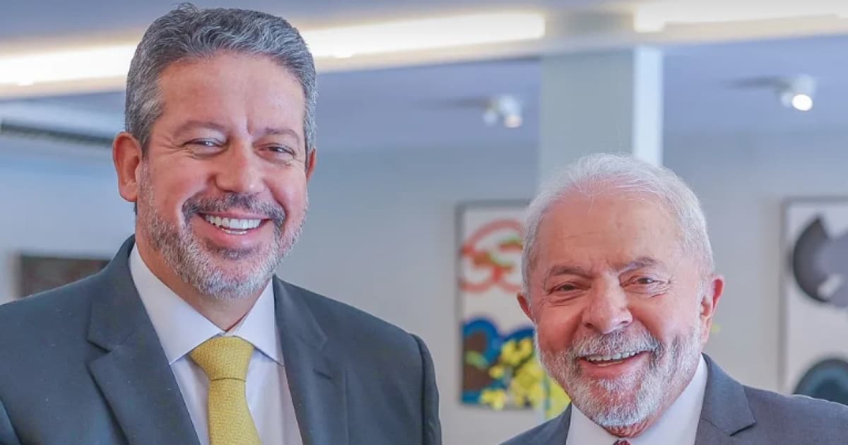 Lira encaminha reeleição se deslocando de Bolsonaro e com série de gestos a Lula