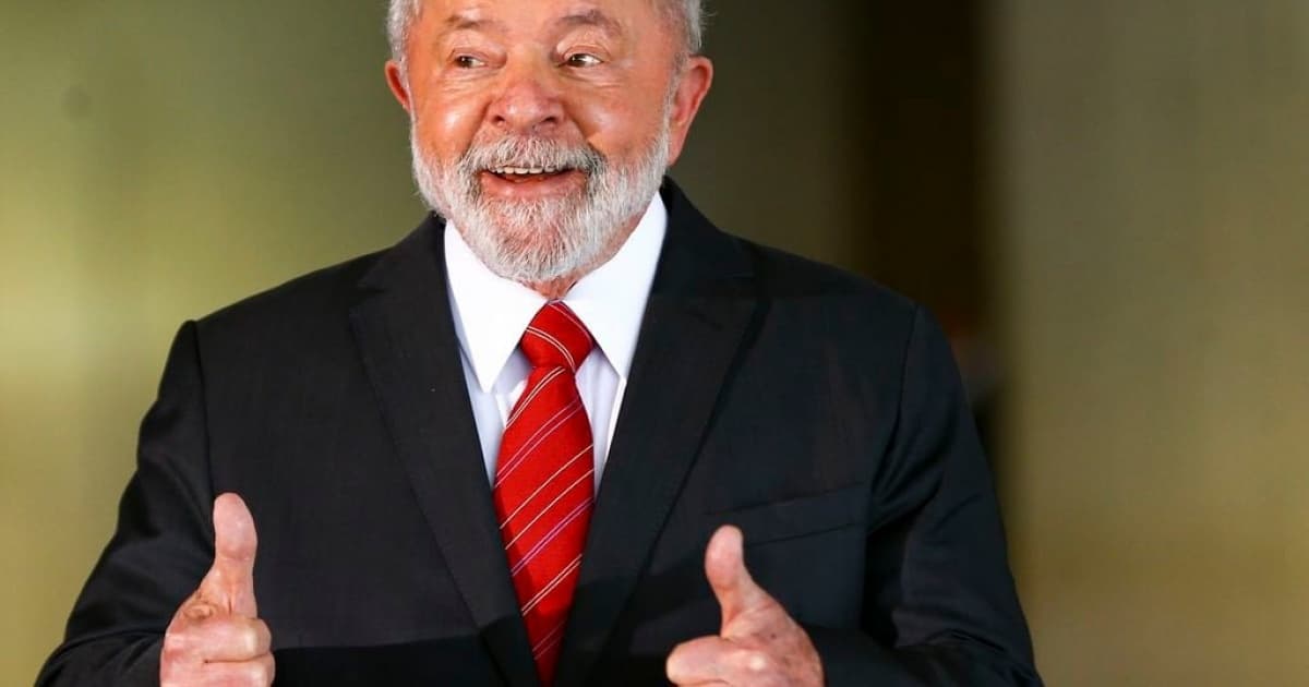 Lula rebate Bolsonaro e diz que jumento é simpático e mais esperto que alguns