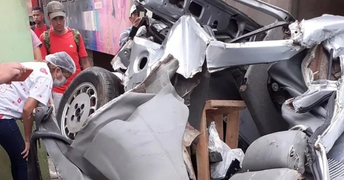 VÍDEO: Homem morre após ter o carro 'esmagado' por trem