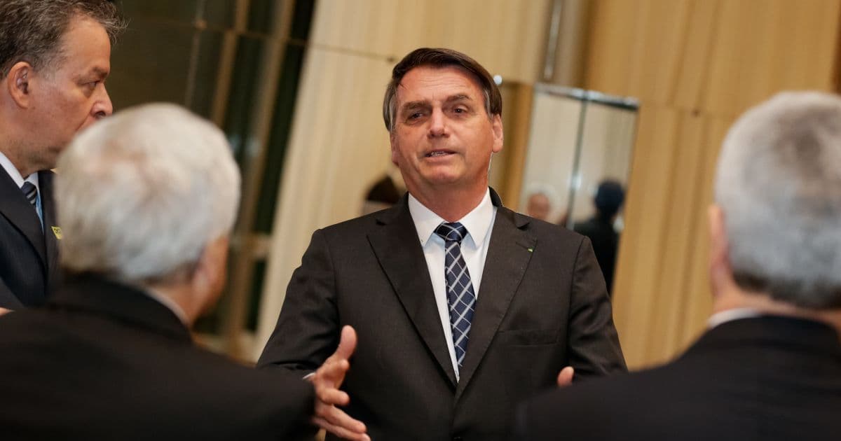 Bolsonaro nega recuo e diz que data de indicação depende de Eduardo
