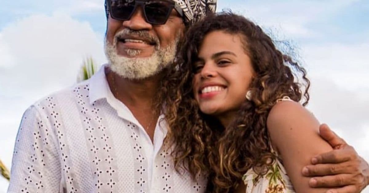 Carlinhos Brown parabeniza filha por estreia em novela da Globo: "Muito orgulhoso"