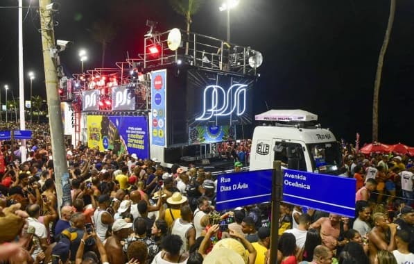 FOTOS: Psirico arrasta multidão em passagem no Circuito Orlando Tapajós