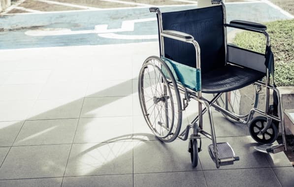 Advogada com deficiência deverá ser indenizada em mais de R$ 50 mil por falta de acessibilidade em fórum baiano