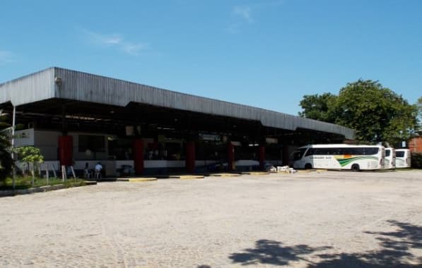 Empresa de ônibus na Bahia é condenada a indenizar professor que perdeu aula devido a atraso na viagem