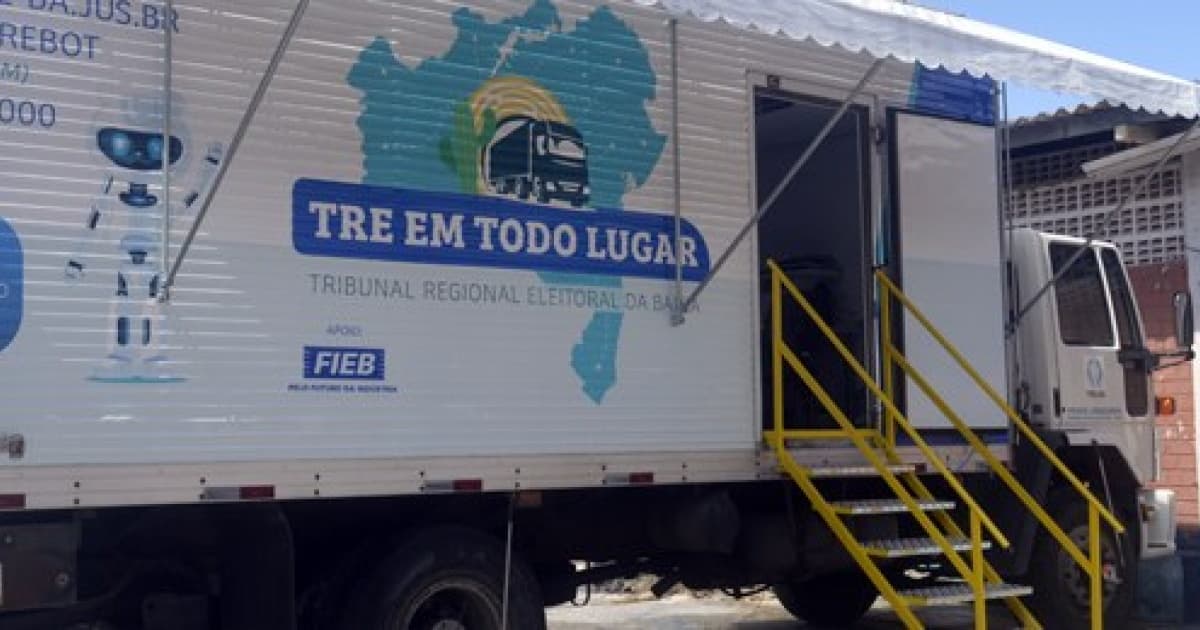 Caminhão do ‘TRE em Todo Lugar’ atende no bairro de Itapuã depois do feriado