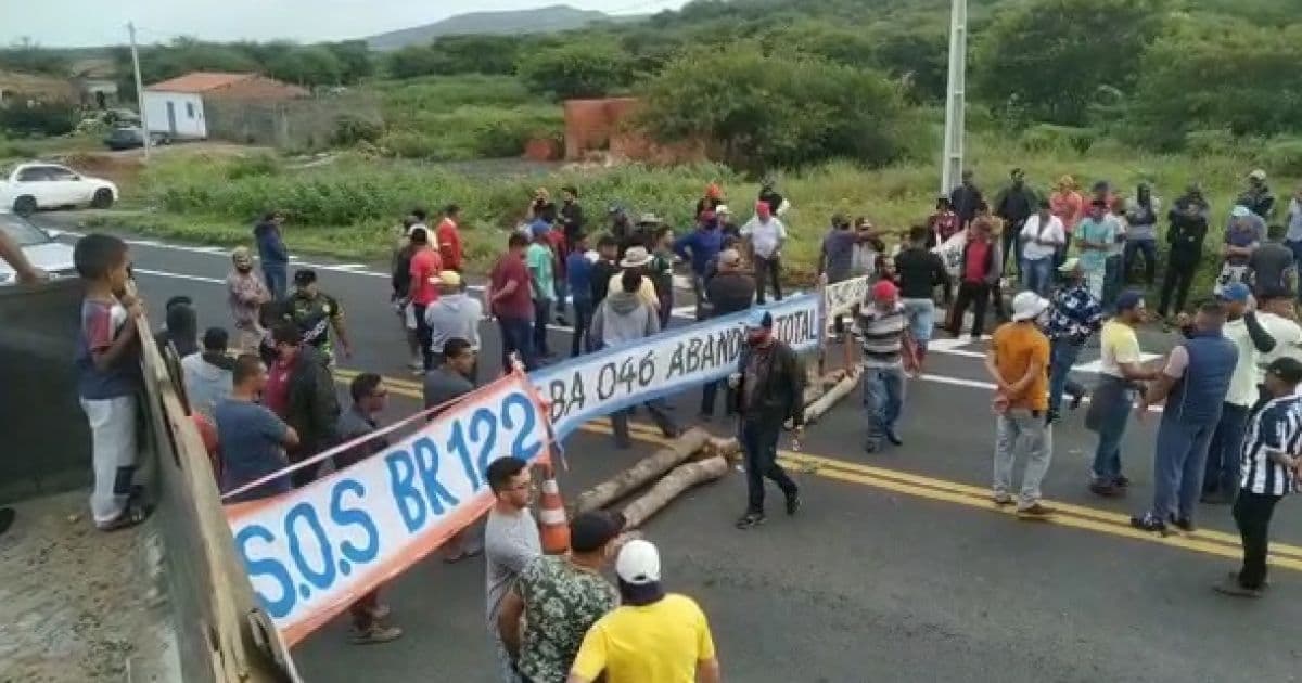 Cafarnaum: Protesto bloqueia dois sentidos de pista e cobra reforma de estrada