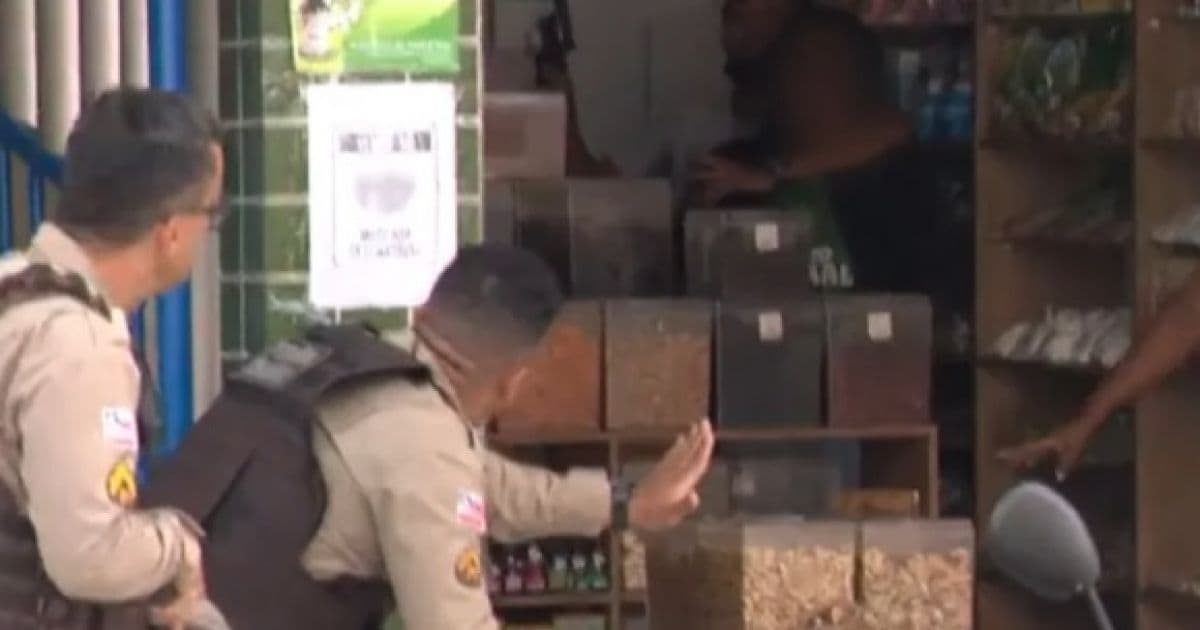 Feira: Homem é preso após invadir loja e fazer mulheres como reféns; veja vídeo