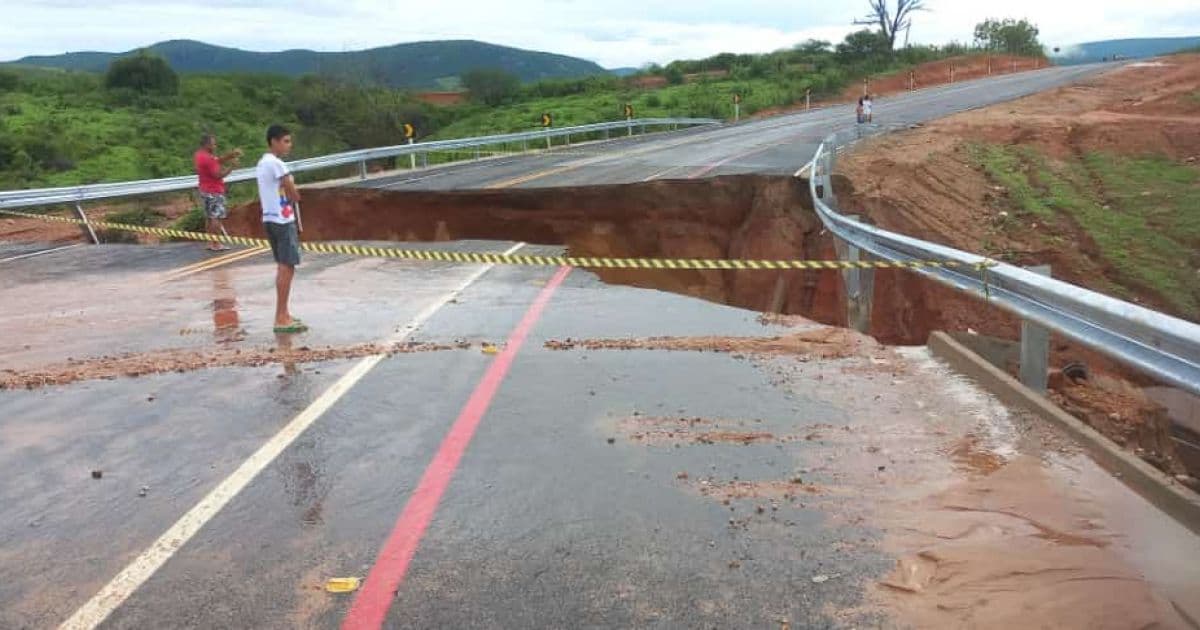 Mirante: Chuva forte abre crateras em estrada e deixa cidade isolada