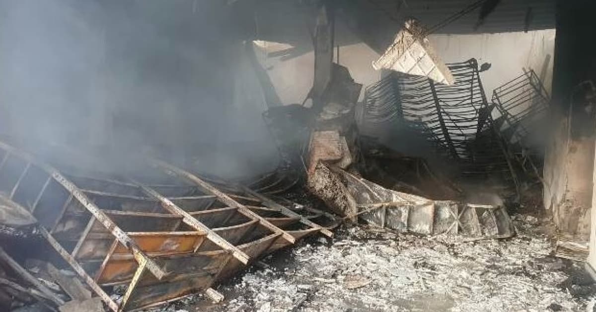 Feira de Santana: Loja de peças de motos fica destruída após incêndio