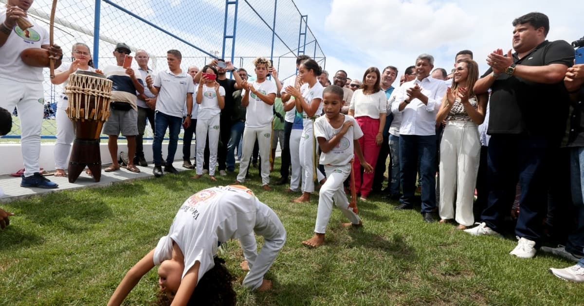 Governo inaugura escola de tempo integral em Tucano