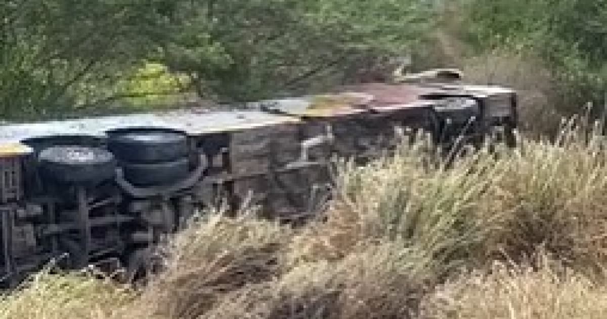 Cícero Dantas: Duas pessoas morrem e nove ficam feridas após acidente com ônibus 
