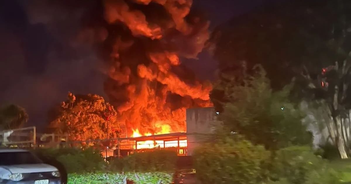 Amargosa: Incêndio atinge ônibus estacionados em pátio de rodoviária