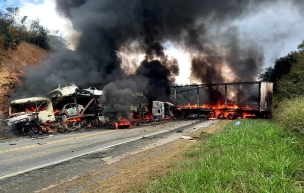 VÍDEO: BR-116 é interditada próximo a Irajuba após acidente seguido de incêndio entre carretas