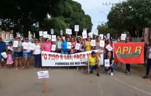 Professores de rede municipal do Oeste baiano seguem em greve por reajuste de piso