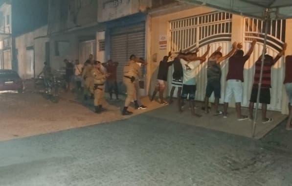 Polícia invade e interrompe festa com paredão em Santo Antônio de Jesus