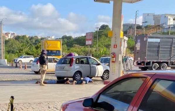Motorista é preso após fugir de blitz e colidir em posto de combustíveis no Recôncavo