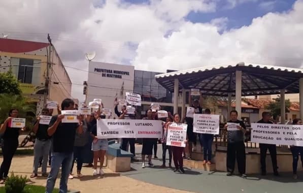 Professores da rede municipal de Maetinga deflagram greve por reajuste de salários