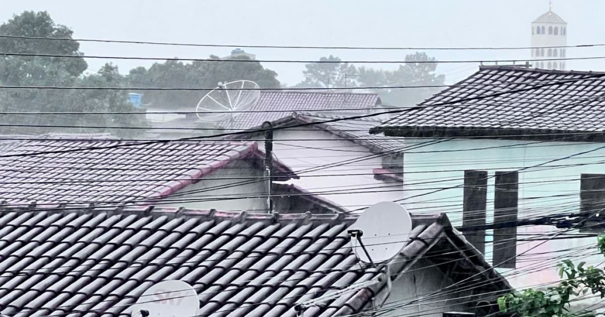 Eunápolis registra chuvas com relâmpagos e ventania após período de calor 