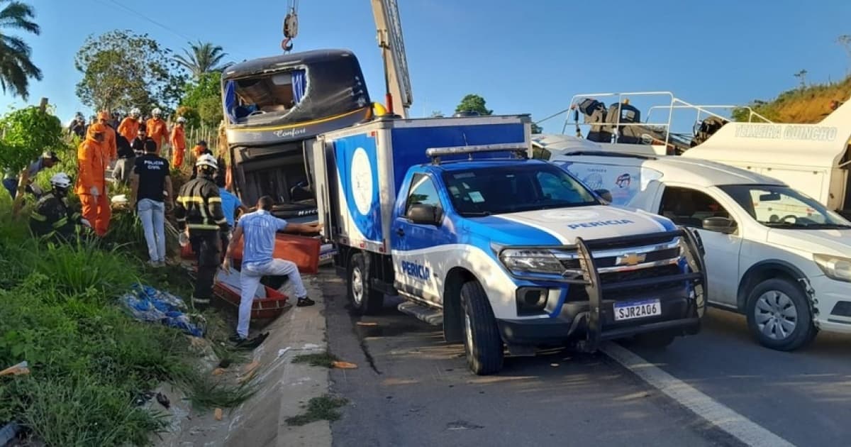 IML libera corpos das nove vítimas de acidente com ônibus de turismo na Bahia; corpos seguirão para o Rio de Janeiro 