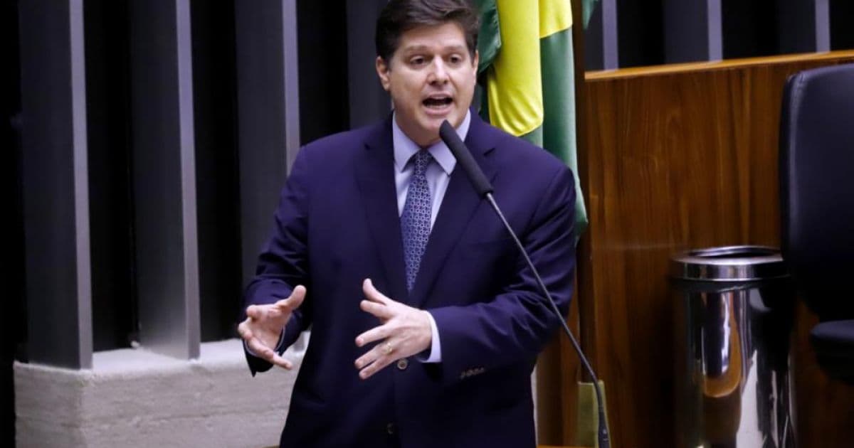 Baleia encalhou também a frente ampla contra Bolsonaro