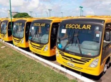 Ônibus escolares ainda aguardam resgate de prefeitos de cidades baianas
