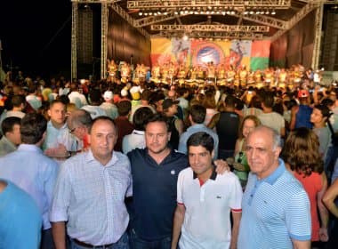 Com Paulo Souto, prefeito ACM Neto abre Carnaval de Salvador
