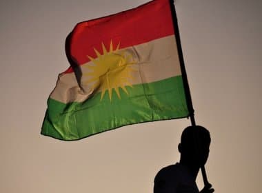 Refugiados curdos são cercados por extremistas no norte do Iraque