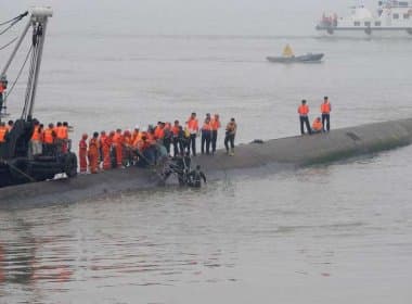 Navio com 458 pessoas naufraga na China, mas só 18 são resgatados
