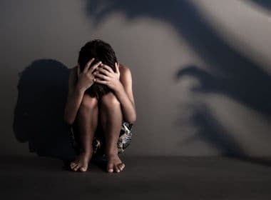 Jovem de 13 anos sofre estupro coletivo praticado por três menores em Salvador