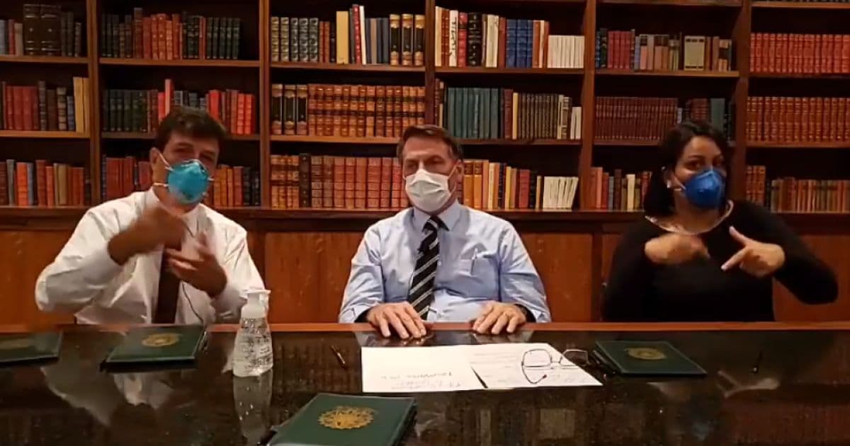 Após teste de coronavírus, Bolsonaro faz uso de máscara durante ao vivo nas redes sociais