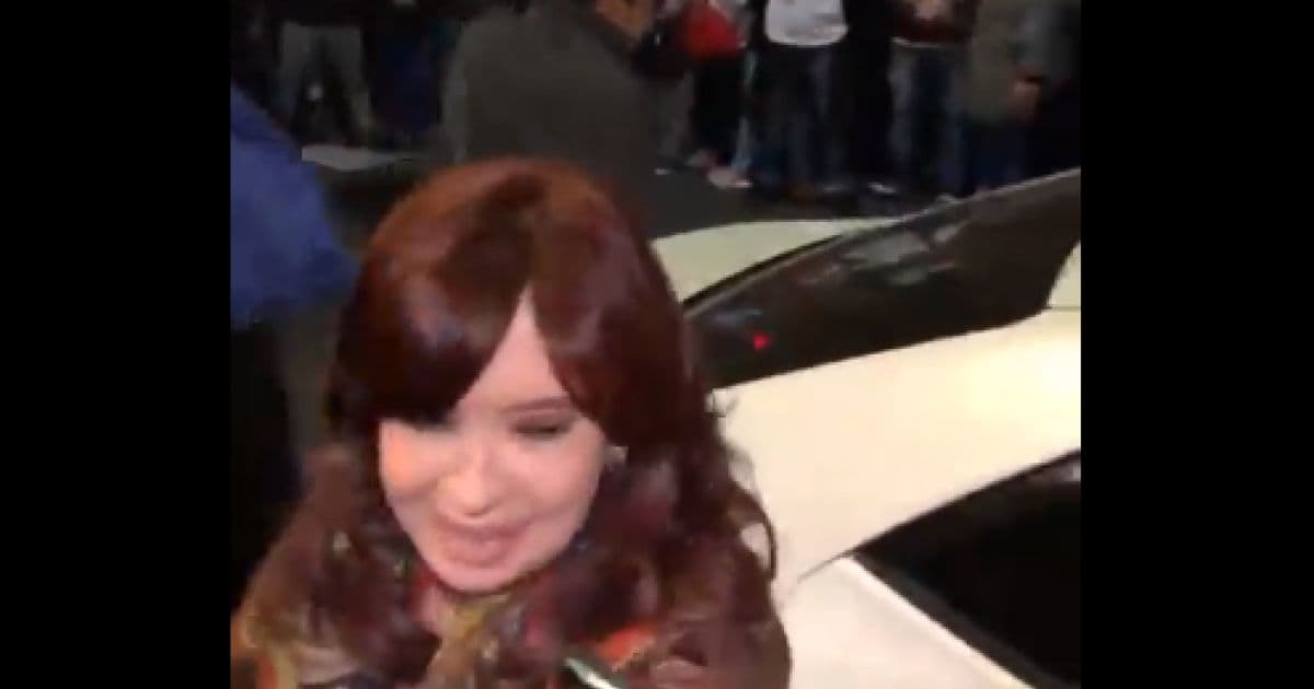 VÍDEO: Cristina Kirchner sofre tentativa de atentado em Buenos Aires