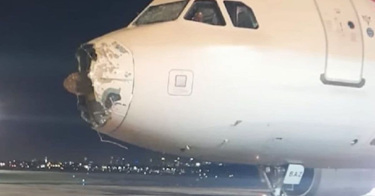 VÍDEO: Passageiros entram em pânico após avião ser danificado por tempestade