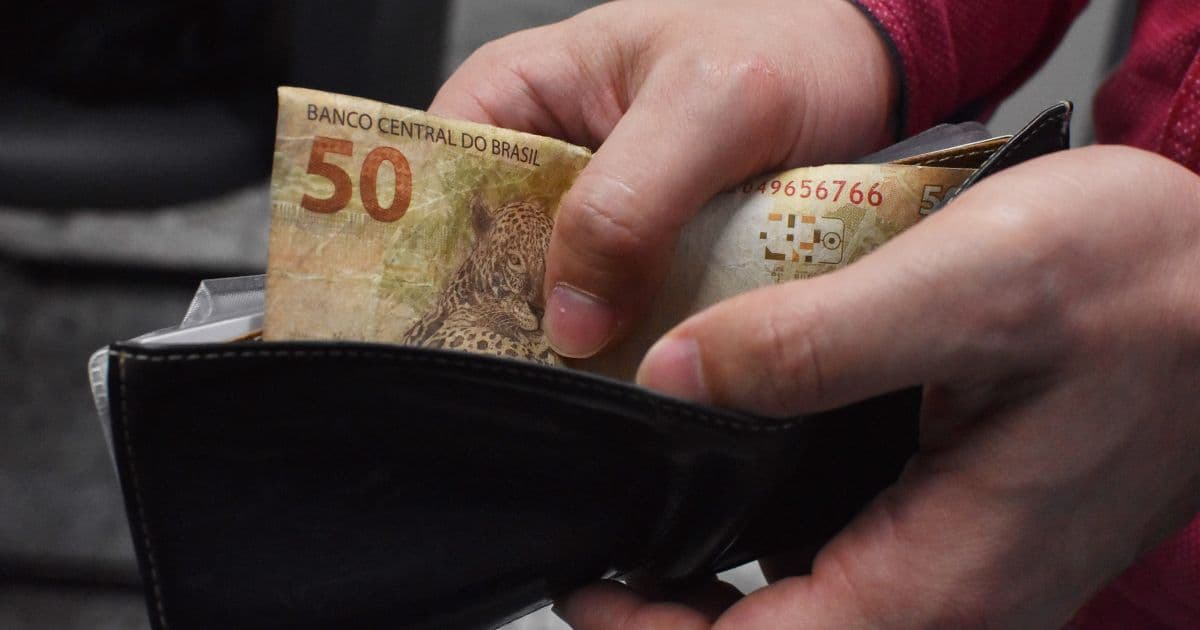 Governo divulga aumento e salário mínimo sobe para R$ 1.302 em 1º de janeiro