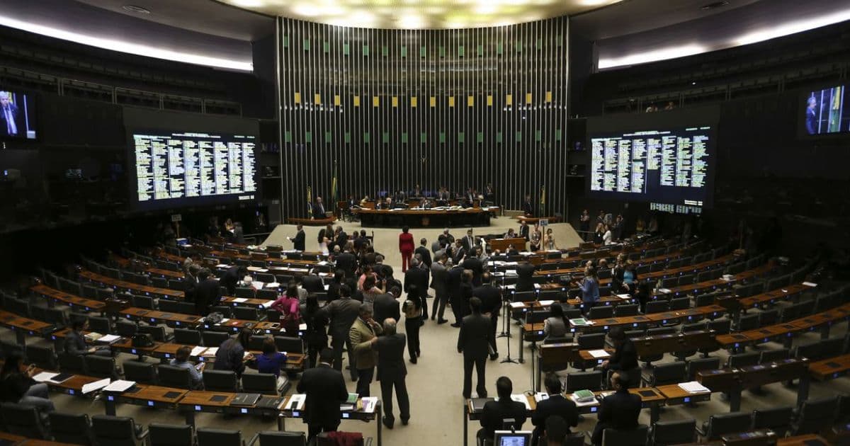 Congresso aprova Orçamento de 2023 com salário mínimo de R$ 1.320 e Bolsa Família em R$ 600