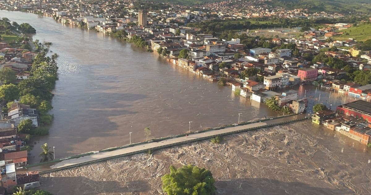 Governador sanciona lei que concederá empréstimo e tarifa social a vítimas das enchentes