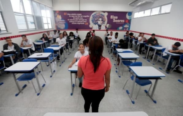 Mais da metade dos professores baianos está insatisfeita com o salário que recebe, revela pesquisa
